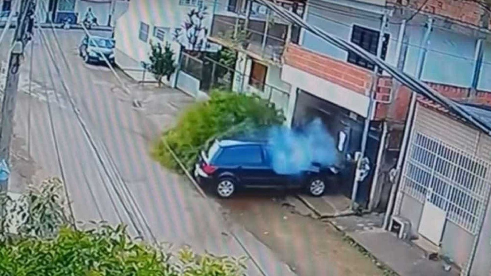 MENINA DE 13 ANOS ATROPELA CICLISTA E ELE ESCAPA COM VIDA - VÍDEO - News Rondônia
