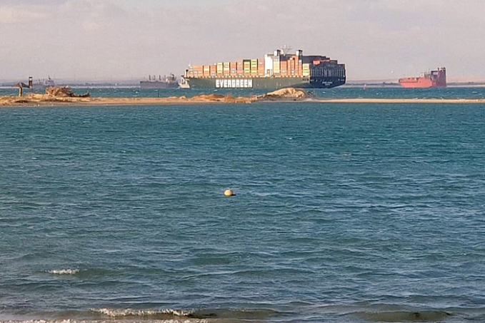 Mais de 100 embarcações já passaram pelo Canal de Suez após meganavio ser desencalhado - News Rondônia