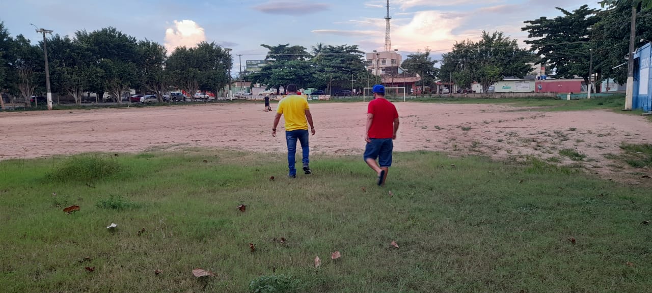 Vereador Edimilson Dourado visita campo do 13 para ouvir reivindicações do presidente - News Rondônia