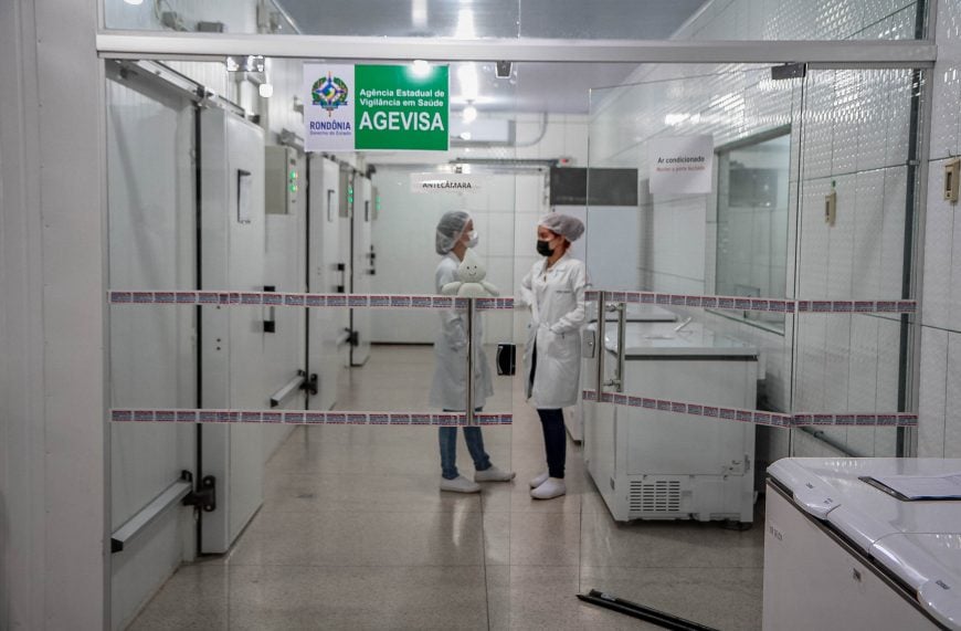 PROFISSIONAIS - Estudantes de enfermagem aprendem sobre gestão de vacinas durante estágio na Rede de Frio Estadual - News Rondônia