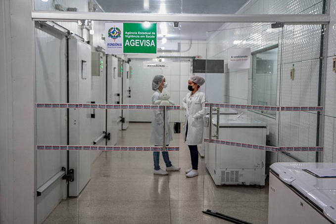 PROFISSIONAIS - Estudantes de enfermagem aprendem sobre gestão de vacinas durante estágio na Rede de Frio Estadual - News Rondônia