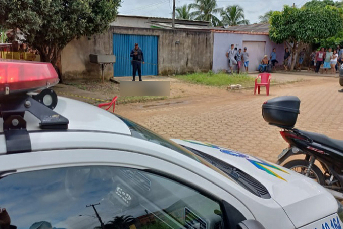 TRÊS PINGAS - Homem é executado a tiros depois de beber cachaça em bar de Ji-Paraná - News Rondônia