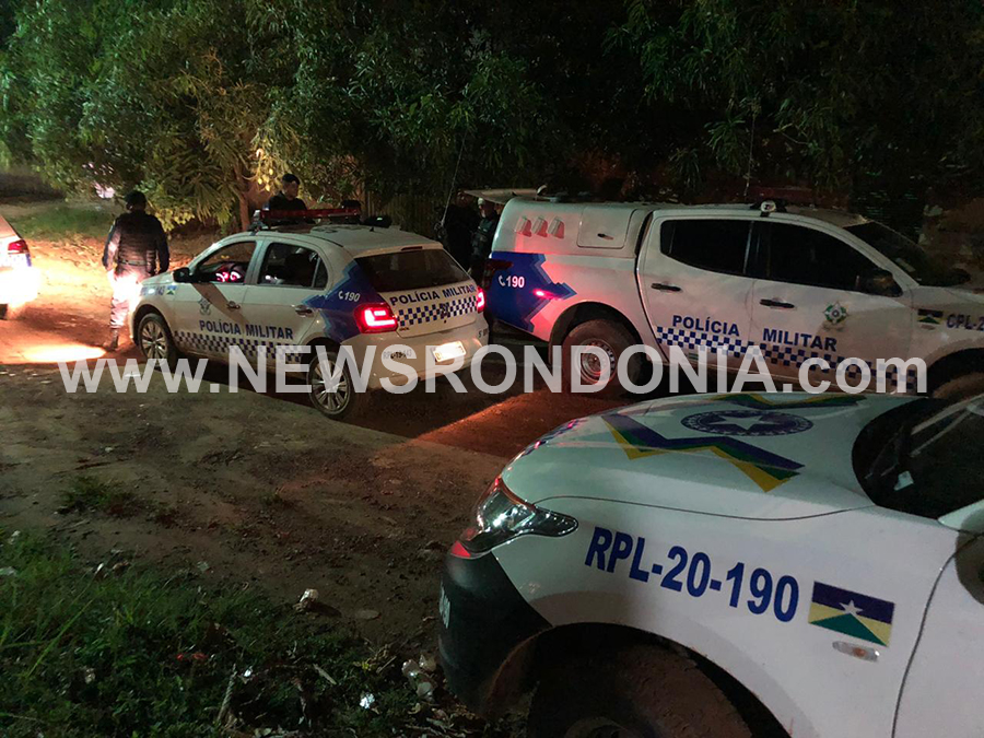 Policia recebe denúncia e prende três suspeitos durante roubo em andamento em residência - News Rondônia