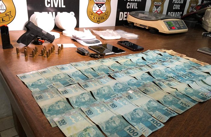 EM FAMÍLIA - Denarc prende irmãos com 1 kg de droga e pistola - News Rondônia