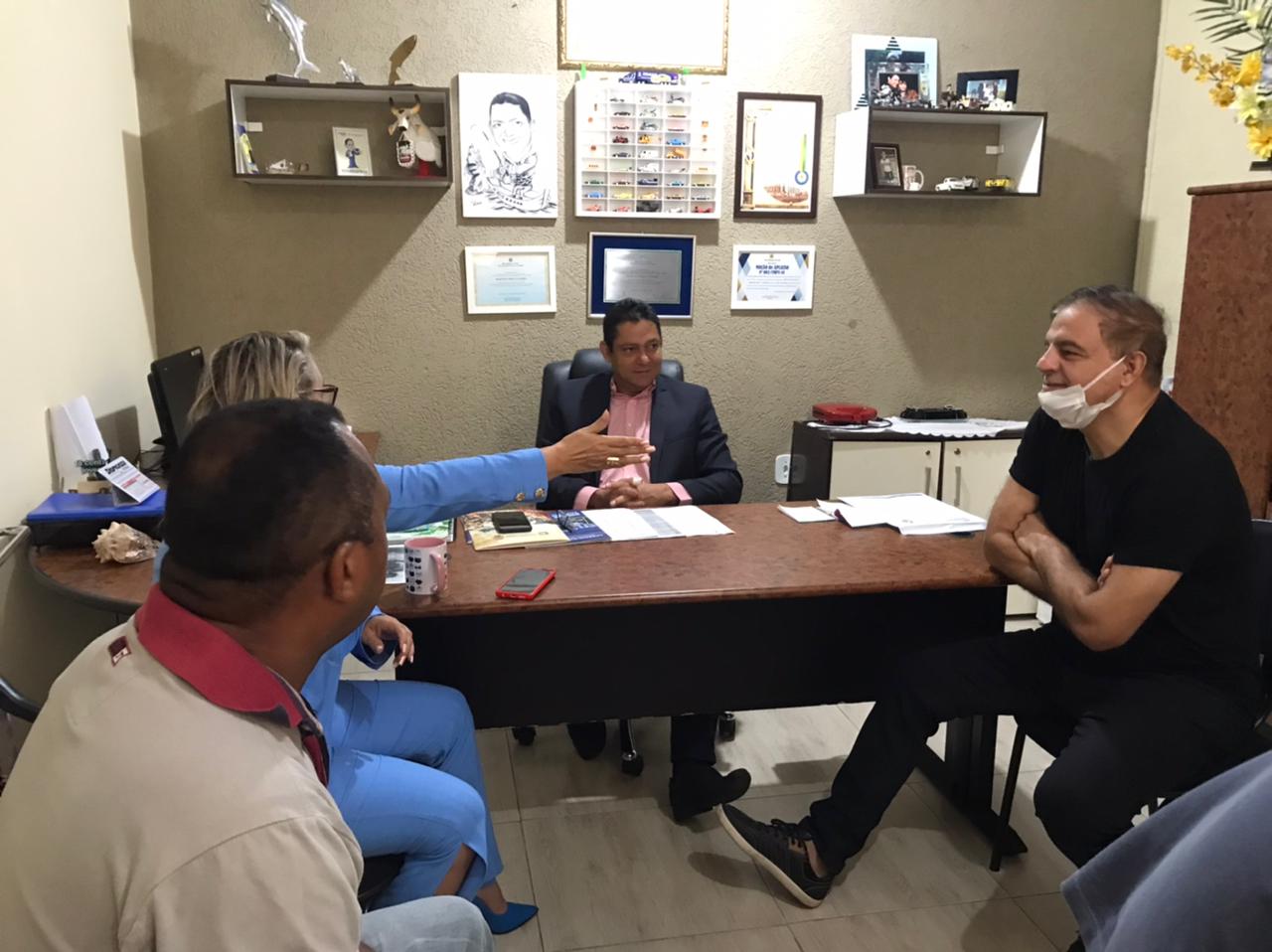 Vereadores recebem grupo de jornalistas e radialistas e se comprometem em acompanhar evolução de projeto de grama sintética - News Rondônia