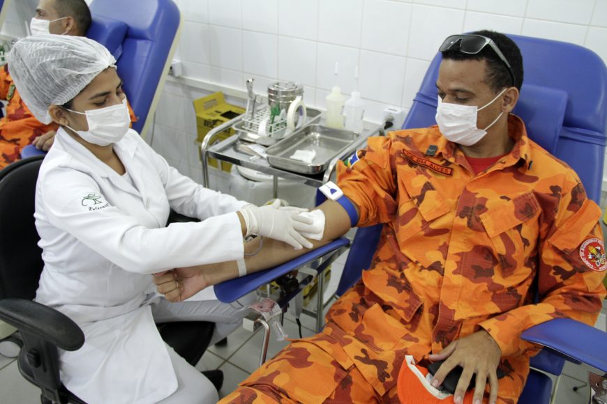 COM REDUÇÃO DO ESTOQUE DE SANGUE NA FHEMERON, MILITARES FAZEM DOAÇÃO PARA EVITAR DESABASTECIMENTO - News Rondônia