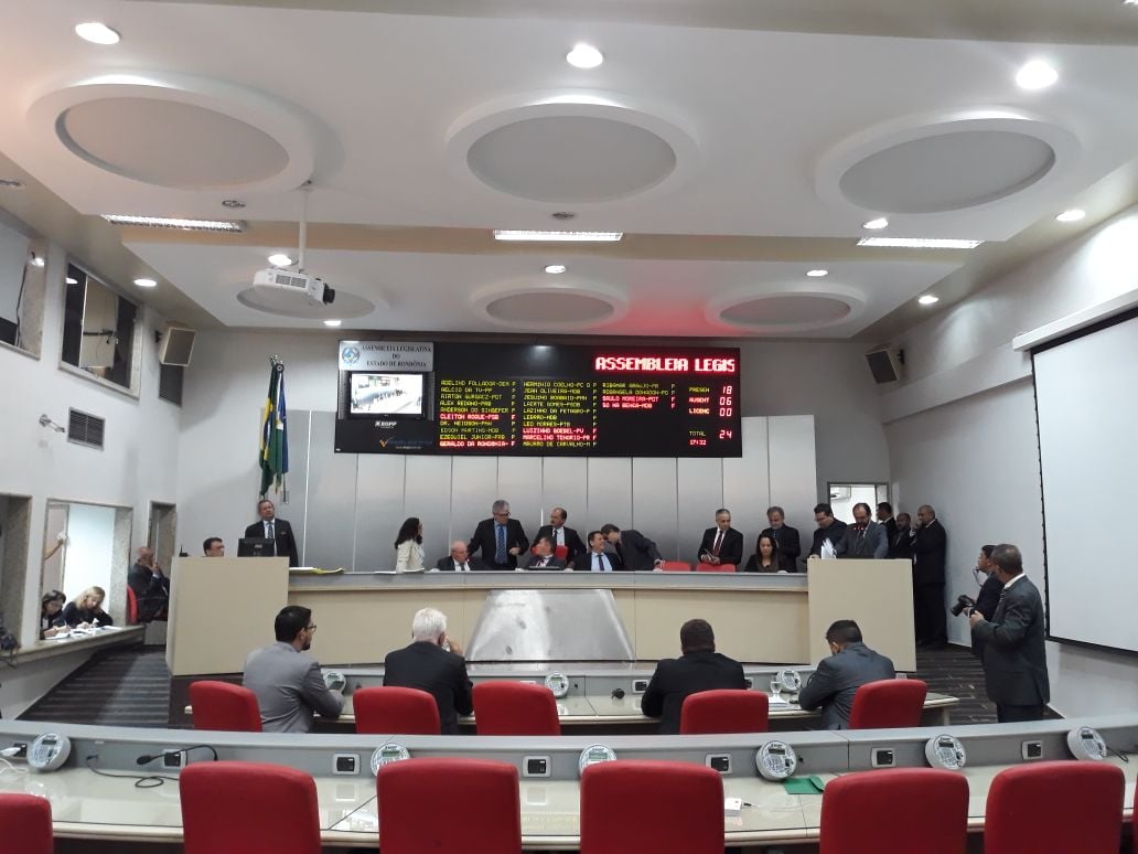 DEPUTADOS APROVAM PEC QUE RESTABELECE DIREITOS DOS SERVIDORES DE SEREM REPRESENTADOS - News Rondônia