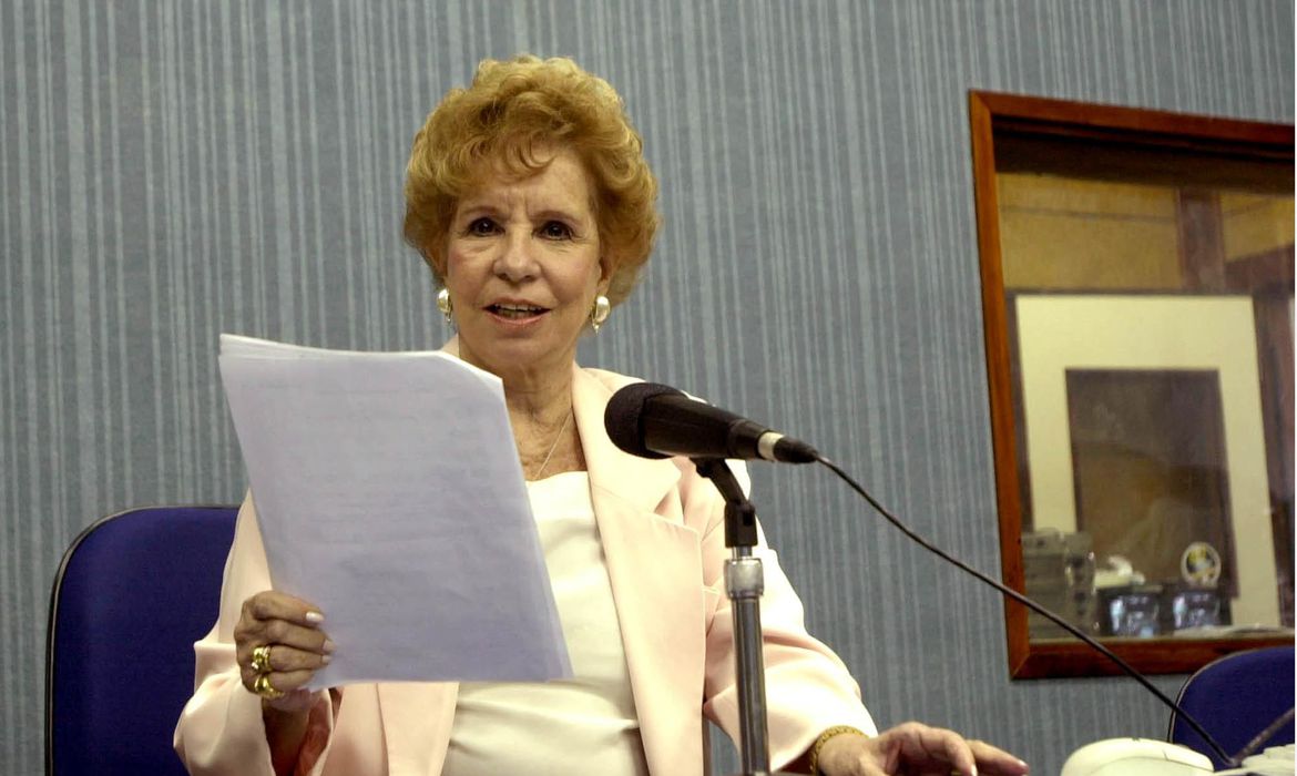ATRIZ E RADIALISTA DAISY LÚCIDI MORRE POR COVID-19 AOS 90 ANOS - News Rondônia