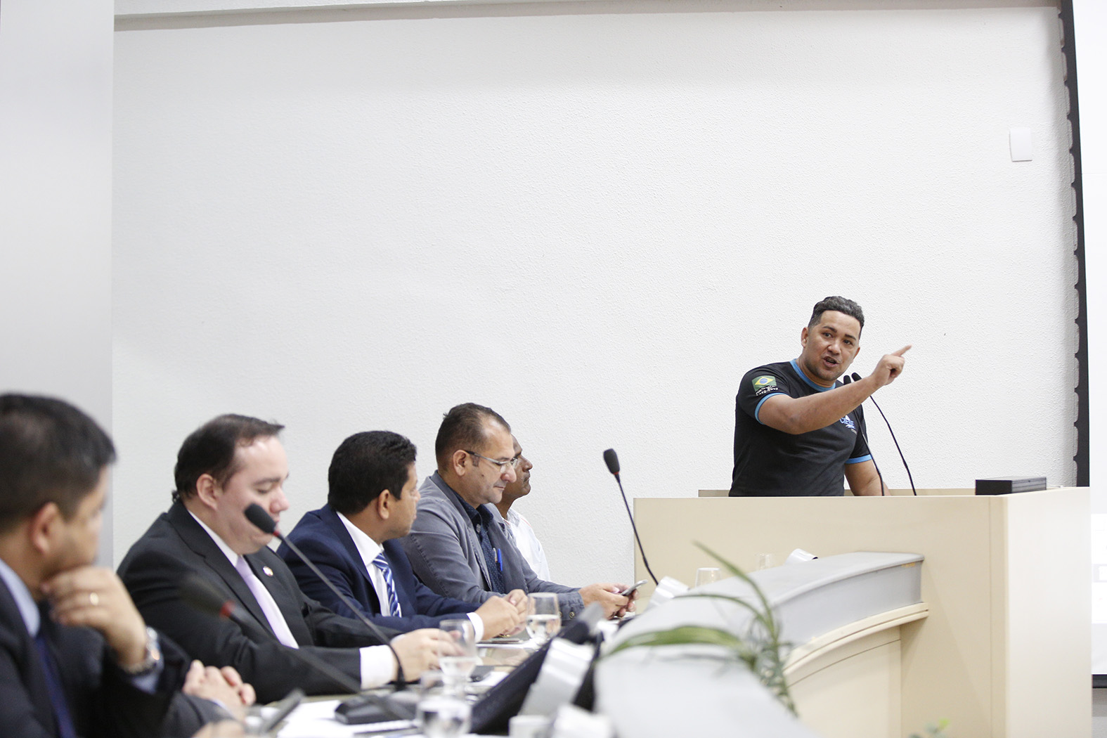 AUDIÊNCIA PÚBLICA DA ALE DISCUTE VOLTA DE VIGILANTES NAS ESCOLAS DO ESTADO - News Rondônia
