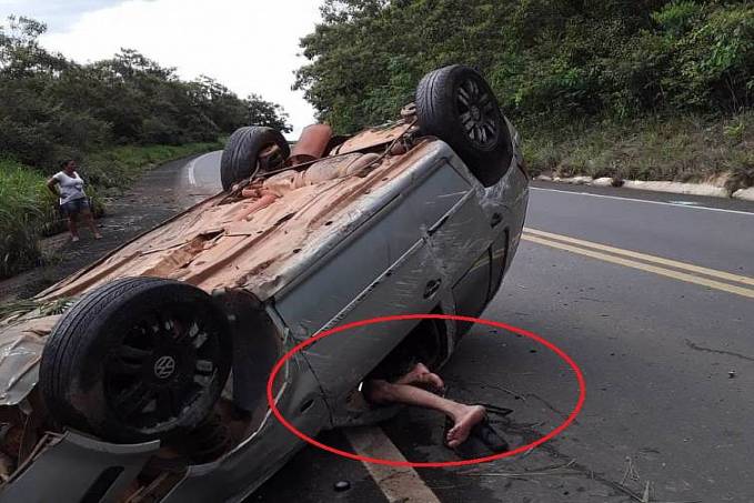 Após capotar na BR 364, motorista foge e deixa carro tombado; testemunha disse que homem chorava muito - News Rondônia