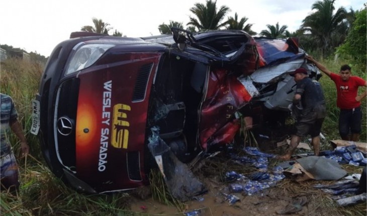 VÍDEO MOSTRA COMO FICOU VAN DE WESLEY SAFADÃO APÓS ACIDENTE; NÃO SOBROU QUASE NADA - News Rondônia