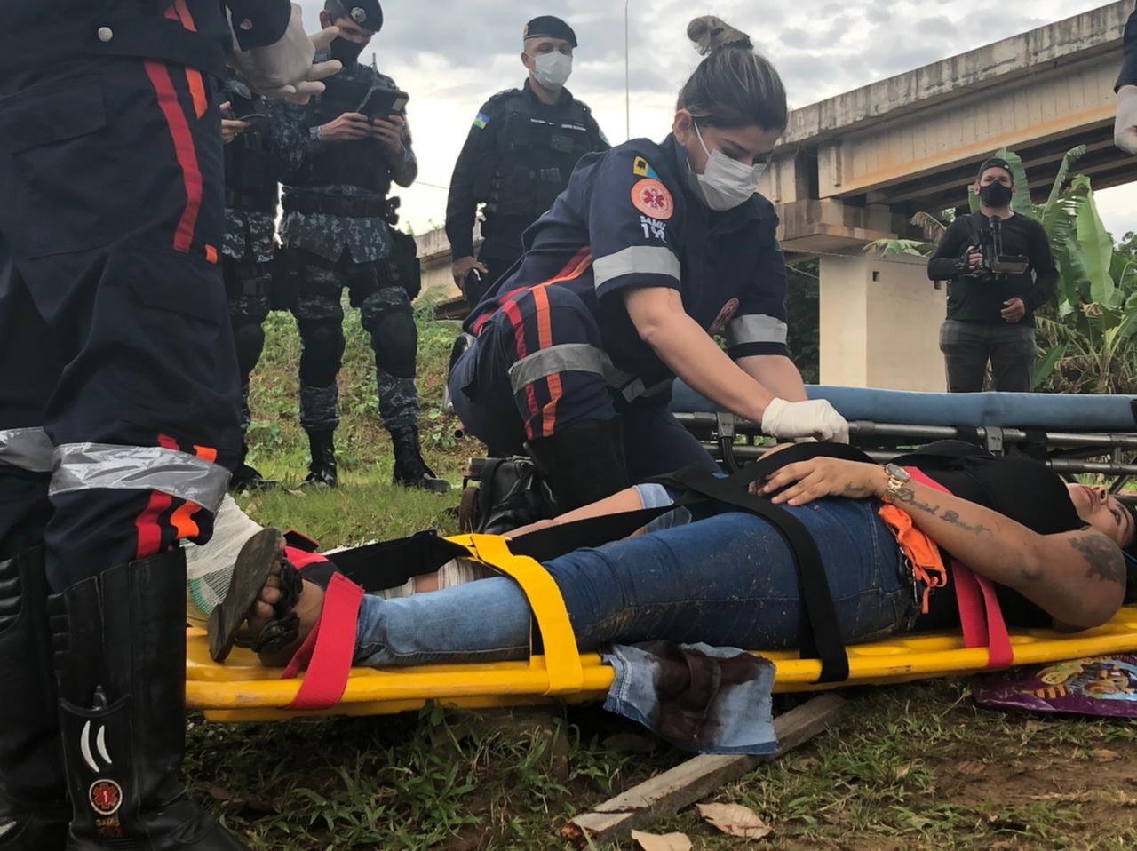 ATUALIZADA: Ex-presidiário é executado com vários tiros e uma jovem foi baleada abaixo da ponte do Rio Madeira - News Rondônia