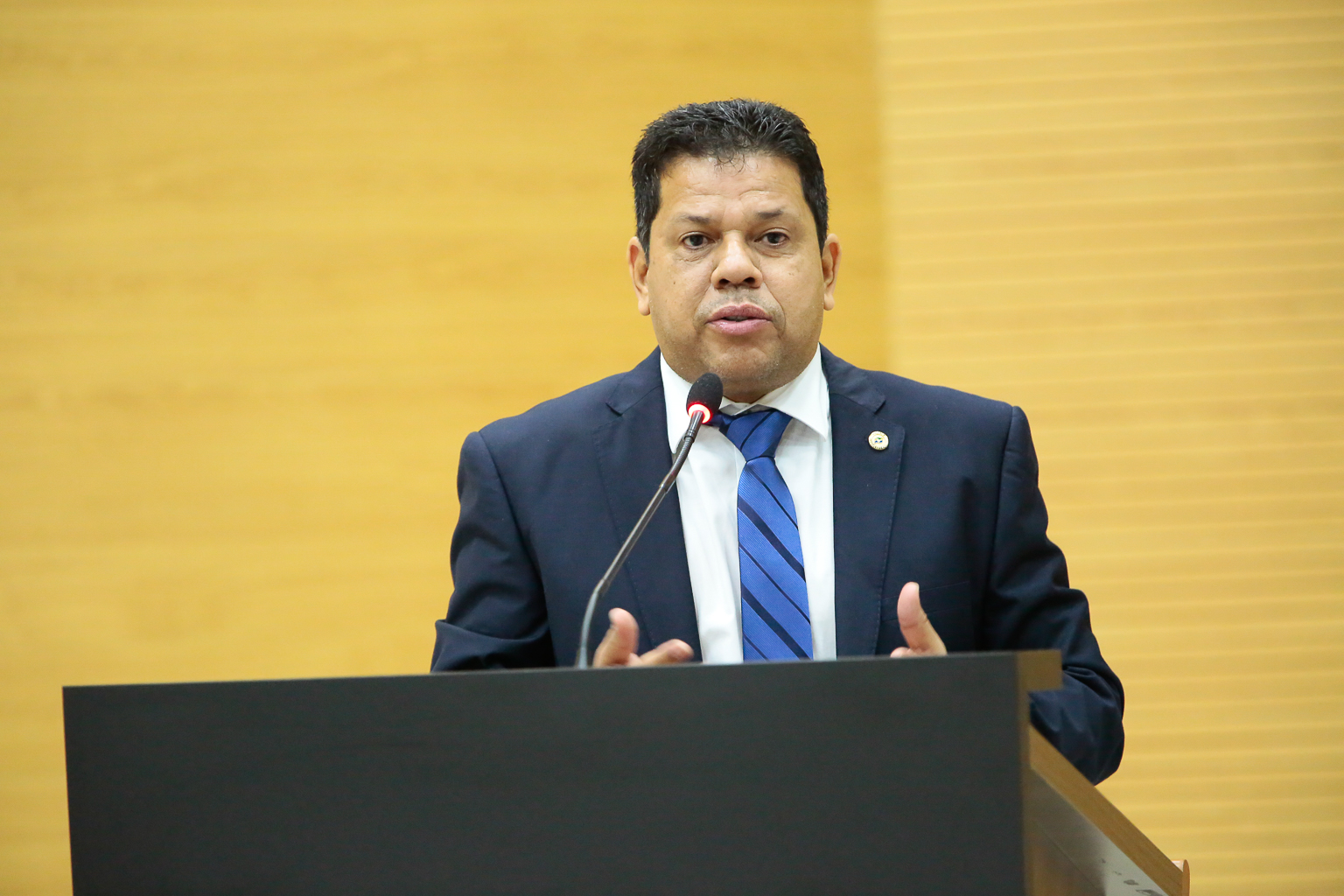 Deputado Jair Montes pede ajuda para as pessoas que trabalham com transporte escolar - News Rondônia