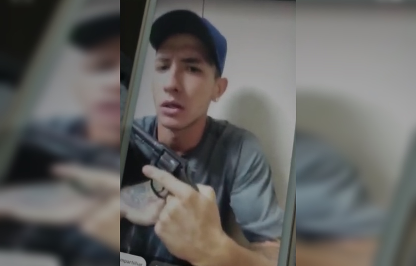 VÍDEO: BANDIDO INVADE CASA, FAZ REFÉM E TRANSMITE TUDO PELO FACEBOOK - News Rondônia