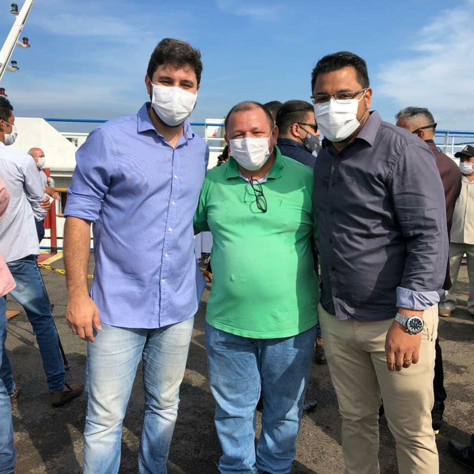 Vereador Gilber Mêrces acompanha saída do barco saúde - News Rondônia