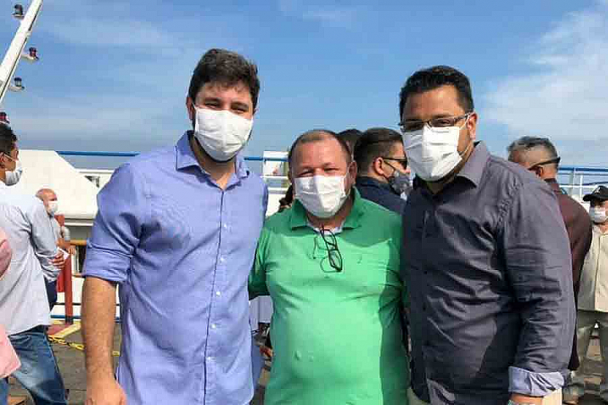 Vereador Gilber Mêrces acompanha saída do barco saúde - News Rondônia