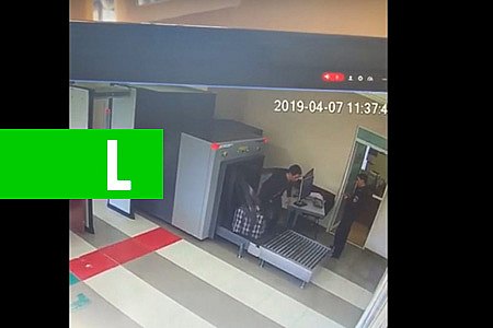 VÍDEO: JOVEM DISTRAÍDO DÁ VEXAME EM AEROPORTO AO PASSAR POR RAIOX - News Rondônia