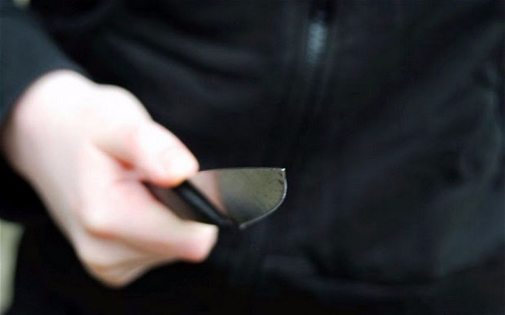 ASSALTANTE SE ARREPENDE DO CRIME E ENTREGA FACA PARA A VÍTIMA - News Rondônia