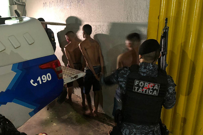 MACONHA E PÓ - Força Tática fecha boca de fumo e prende quatro marginais - News Rondônia