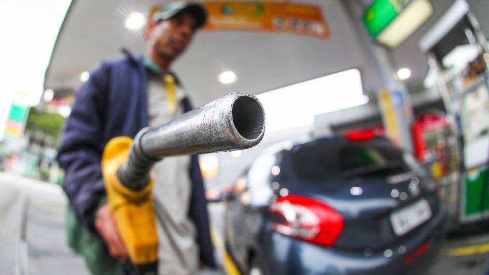 Petrobras usa dólar para comparar preço do combustível e diz que brasileiro não paga tão caro para abastecer - News Rondônia