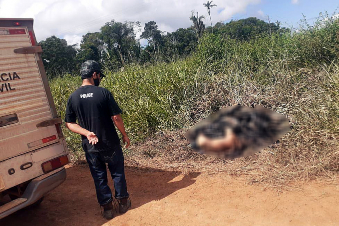 IMAGENS FORTES - Motociclista é executado a tiros corpo carbonizado, em Rondônia - News Rondônia