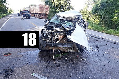 MOTORISTA DE UTILITÁRIO MORRE NA BR-070 APÓS BATER DE FRENTE COM CARRETA - News Rondônia