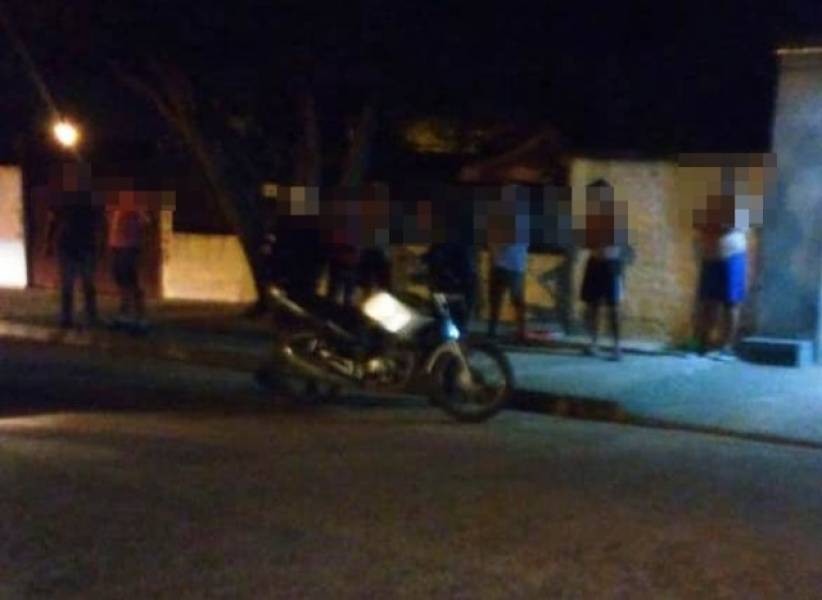 AO VER ESPOSA SENDO ASSALTADA, HOMEM REAGE E ATROPELA BANDIDOS; MARGINAIS AINDA ATIRARAM ANTES DE FUGIR - News Rondônia