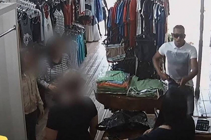 Se passando por cliente, ladrão rende funcionária de loja e foge levando todo o dinheiro do caixa - News Rondônia