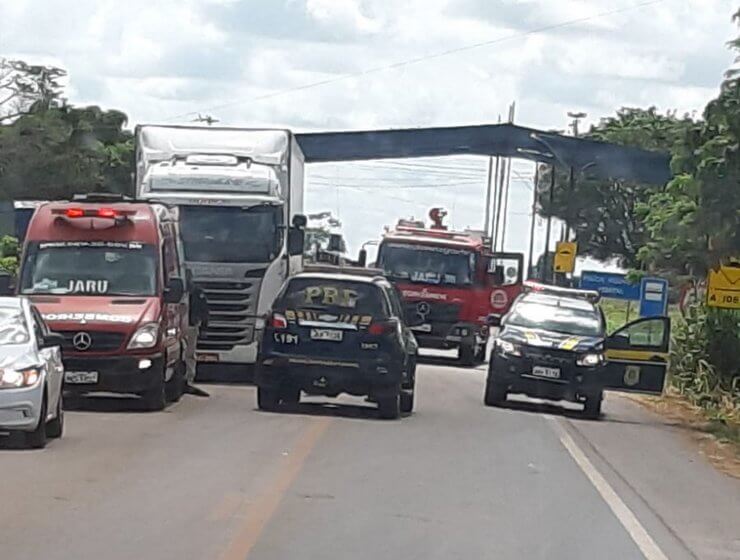 TRAGEDIA: CAMINHONEIRO É SOCORRIDO APÓS SER ELETROCUTADO POR FIO DE ALTA TENSÃO NA BR-364 - News Rondônia
