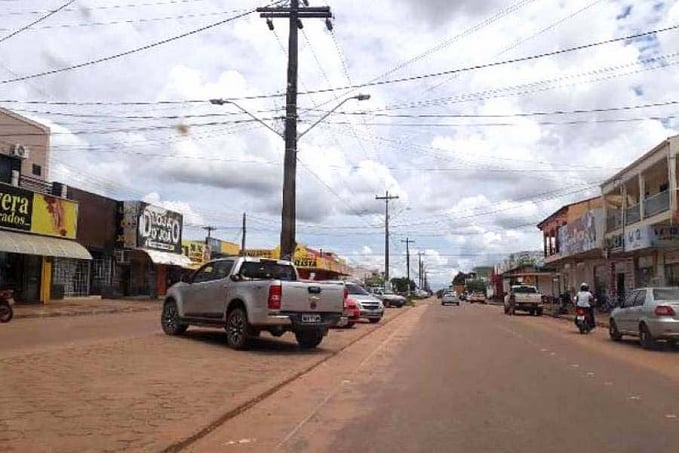 Inconformado - homem acusa pastor e ameaça matar mulher dentro de igreja evangélica na cidade de Cerejeiras - News Rondônia