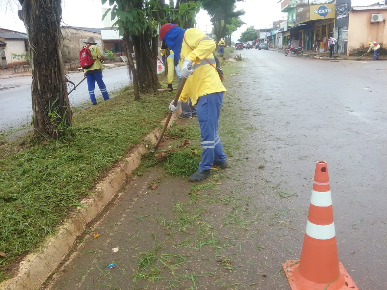 MUTIRÃO - SEMUSB REALIZA LIMPEZA GERAL DA AVENIDA MAMORÉ - News Rondônia