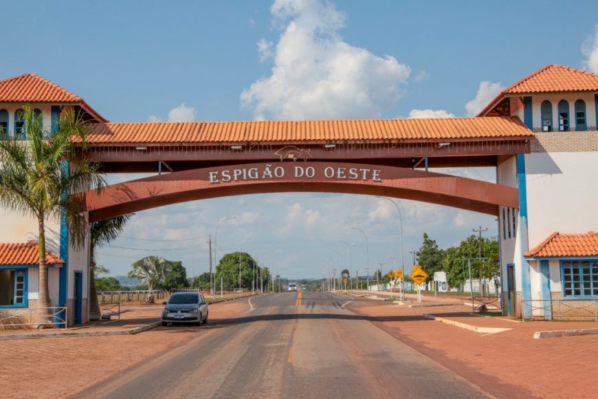 Moradores comemoram chegada do projeto Tchau Poeira em Espigão do Oeste - News Rondônia