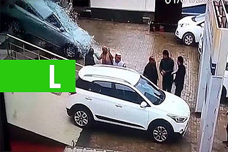 AO COMPRAR O PRIMEIRO CARRO, JOVEM PROVOCA ACIDENTE DENTRO DE CONCESSIONÁRIA - VEJA O VÍDEO - News Rondônia