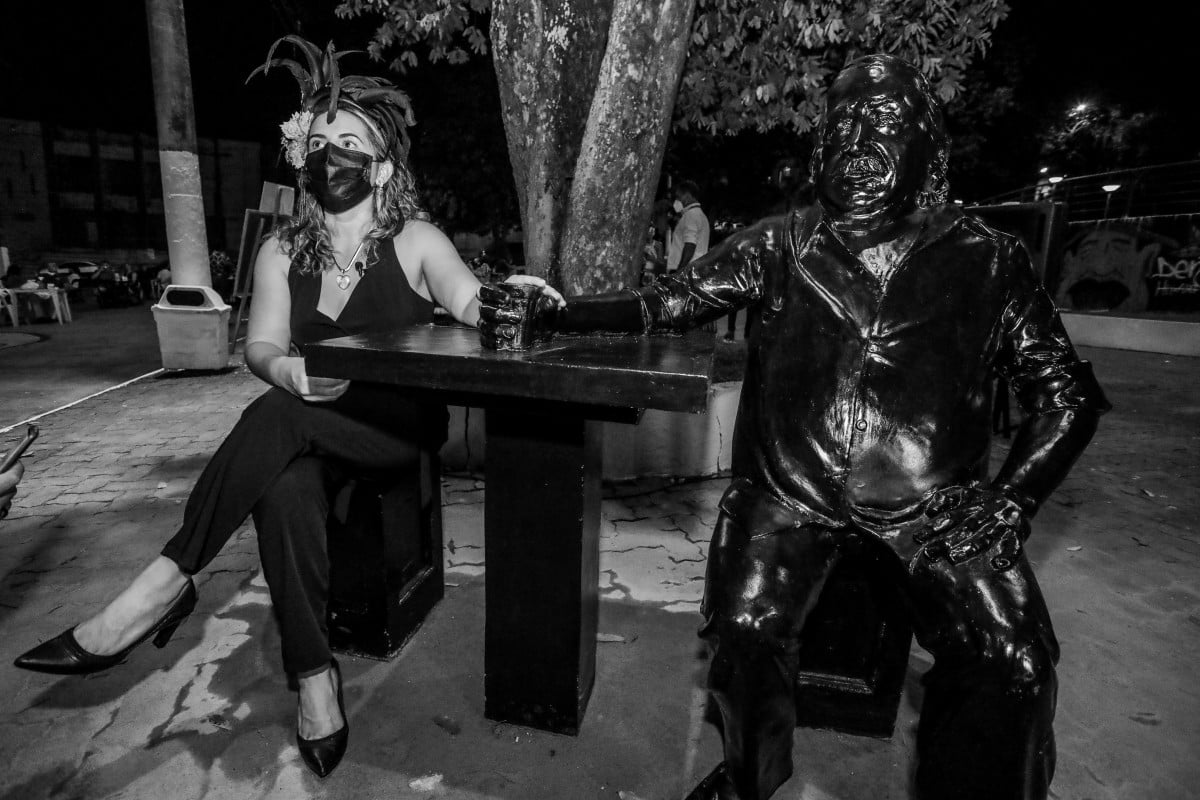 Prefeitura inaugura estátua em homenagem a Manelão, da Banda do Vai Quem Quer - News Rondônia