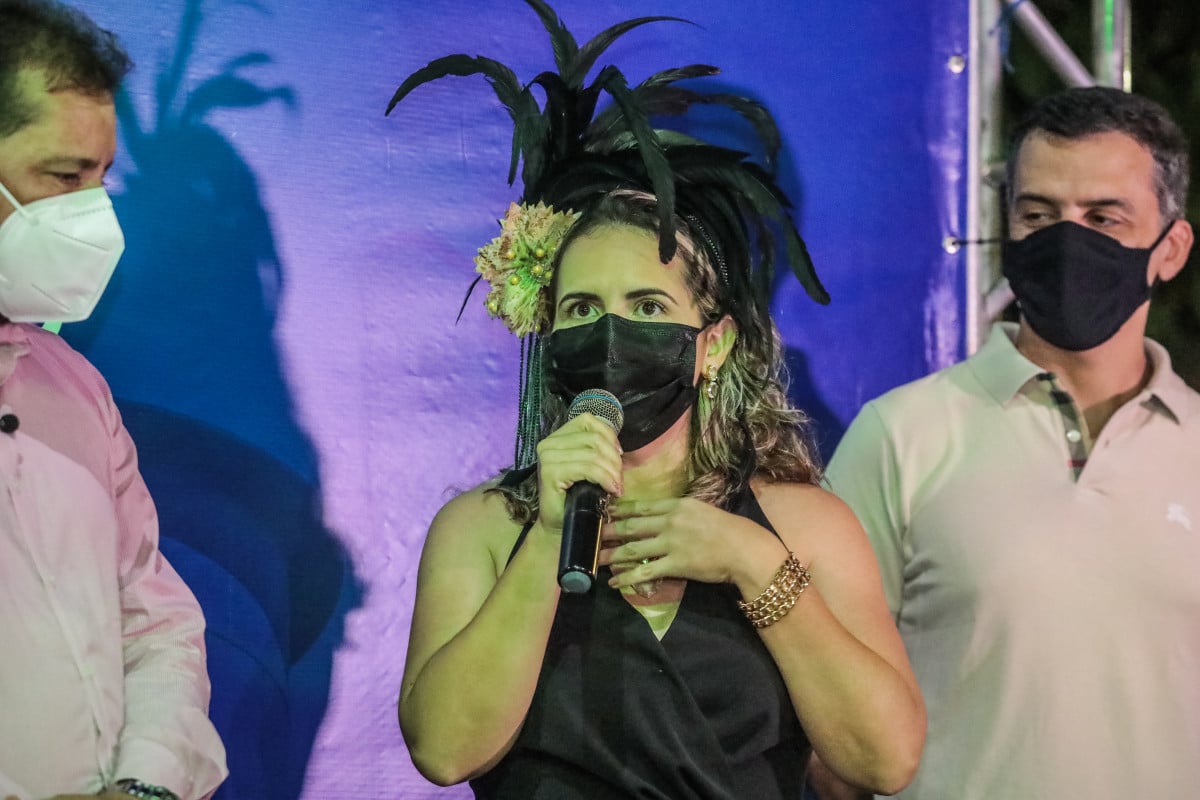 Prefeitura inaugura estátua em homenagem a Manelão, da Banda do Vai Quem Quer - News Rondônia