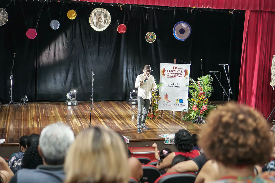 BIBLIOTECA VIVEIRO DAS LETRAS REALIZA SARAU CHAMAS DA POESIA - News Rondônia