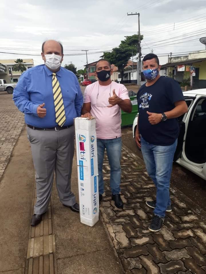 DISTRITO DE DEMARCAÇÃO - Vereador Júnior Queiroz tem pedido de providência atendido e entrega bomba d'água - News Rondônia