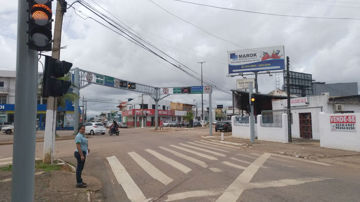 PREFEITURA REVITALIZA SEMÁFOROS, FAIXAS E PLACAS EM PORTO VELHO - News Rondônia
