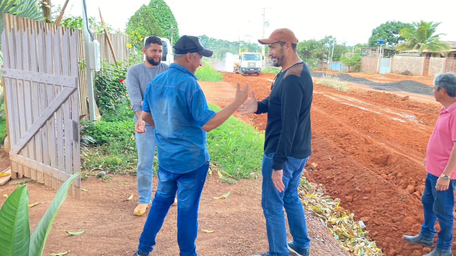 Vereador Márcio Pacele visita Distrito de Nova Califórnia para acompanhar implantação de Fresado nas vias - News Rondônia
