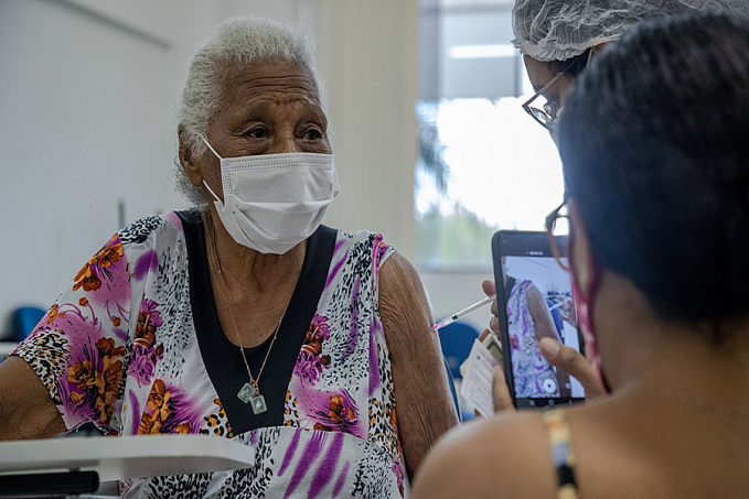 Idosos compartilham sentimentos positivos ao receberem a 2ª dose da vacina - News Rondônia