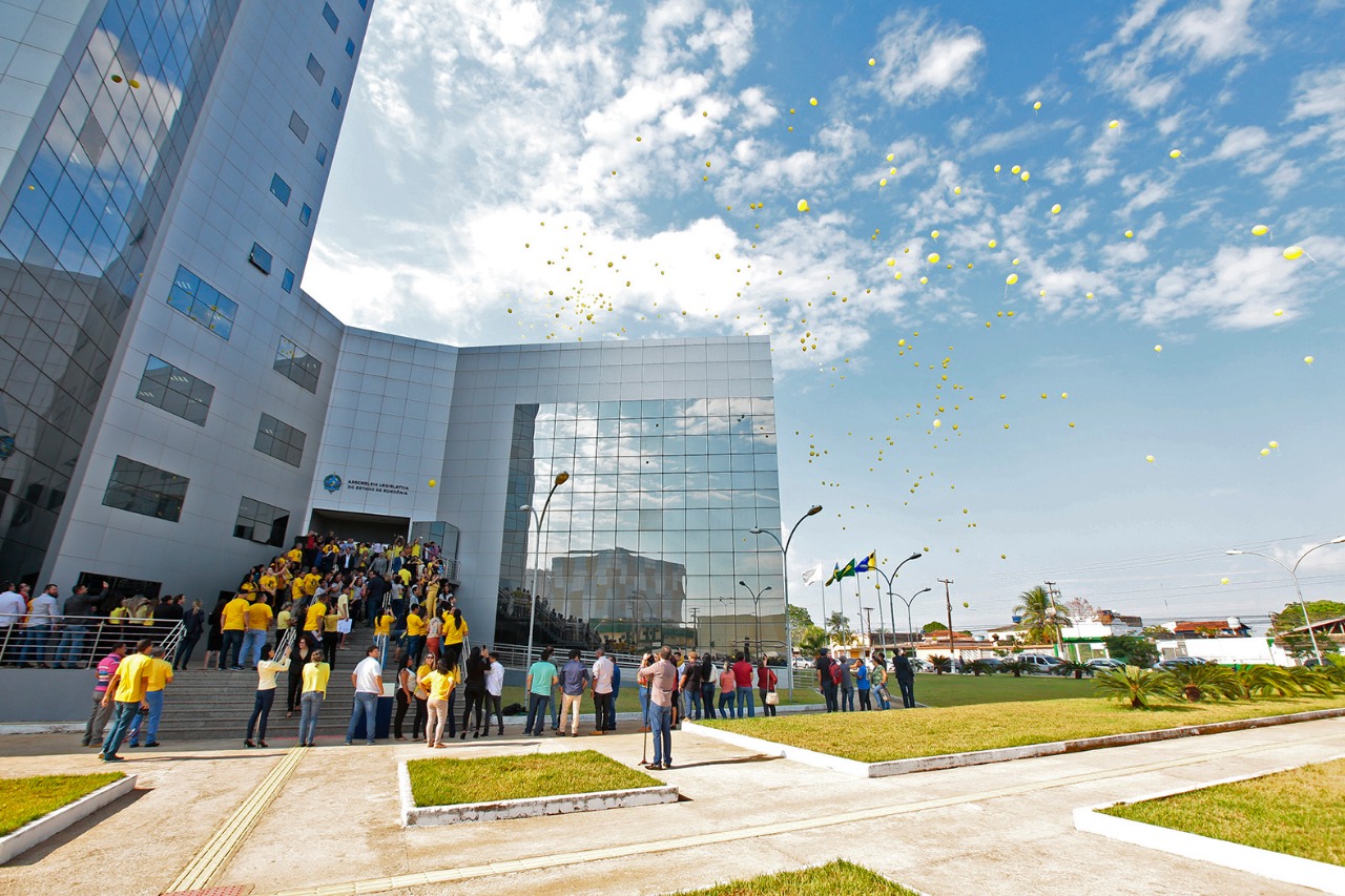DEPUTADO ALEX SILVA PROMOVE O 'SETEMBRO AMARELO', UMA CAMPANHA DE PREVENÇÃO AO SUICÍDIO E REALIZA ORAÇÃO - News Rondônia