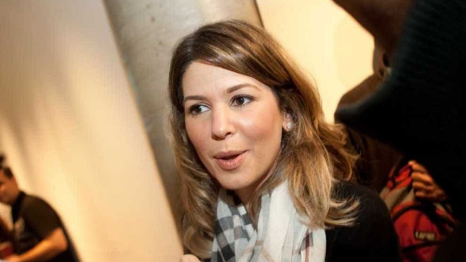 DANIELA BEYRUTI, FILHA DE SILVIO SANTOS, DEFENDE O PAI NA WEB - News Rondônia