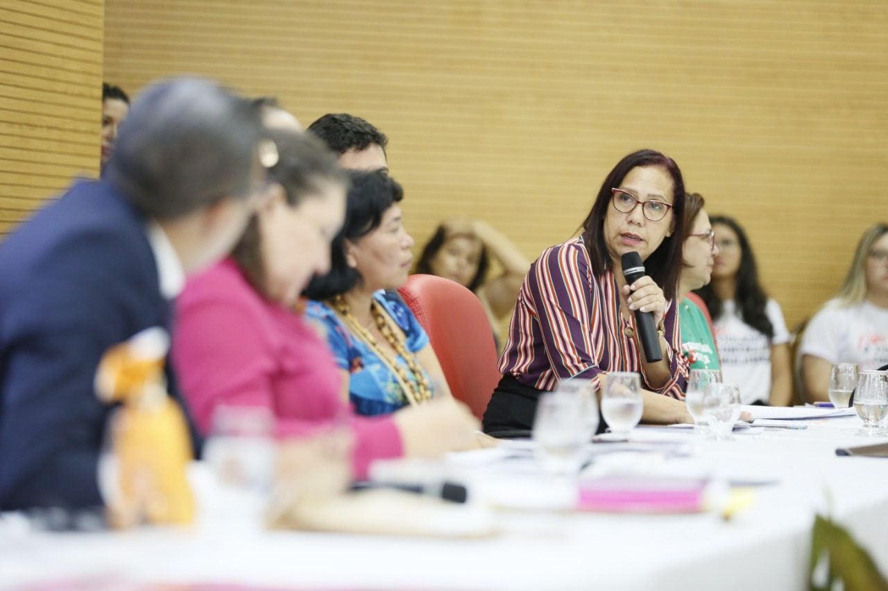 8ª RRSHOW TEM ÔNIBUS LILÁS PARA ATENDER MULHERES E EXPOSIÇÃO DE PRODUTOS RECICLÁVEIS SOB A COORDENAÇÃO DA SECRETARIA DE ASSISTÊNCIA SOCIAL - News Rondônia