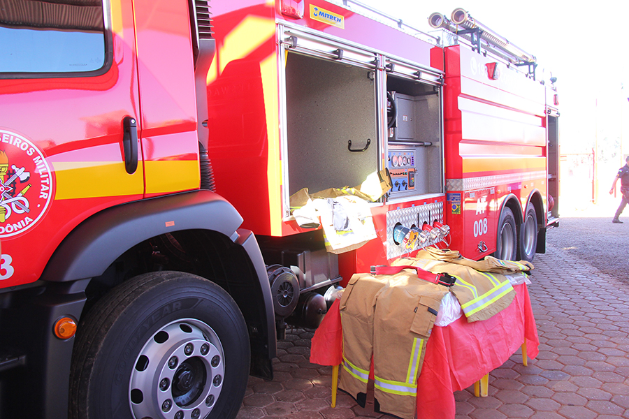 PREFEITA RECEBE GOVERNADOR E DESTACA TRABALHO DOS BOMBEIROS EM ENTREGA DE EQUIPAMENTOS - News Rondônia