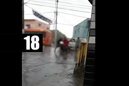 IMAGENS FORTES: JOVEM É MORTO APÓS EVITAR QUE IRMÃO FOSSE BALEADO; SUSPEITO FOI ESPANCADO - VEJA O VIDEO - News Rondônia