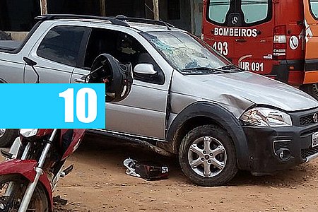 FIAT STRADA INVADE PREFERENCIAL E COLIDE EM MOTOCICLETA E DEIXA CONDUTORA E CARONA FERIDAS - News Rondônia