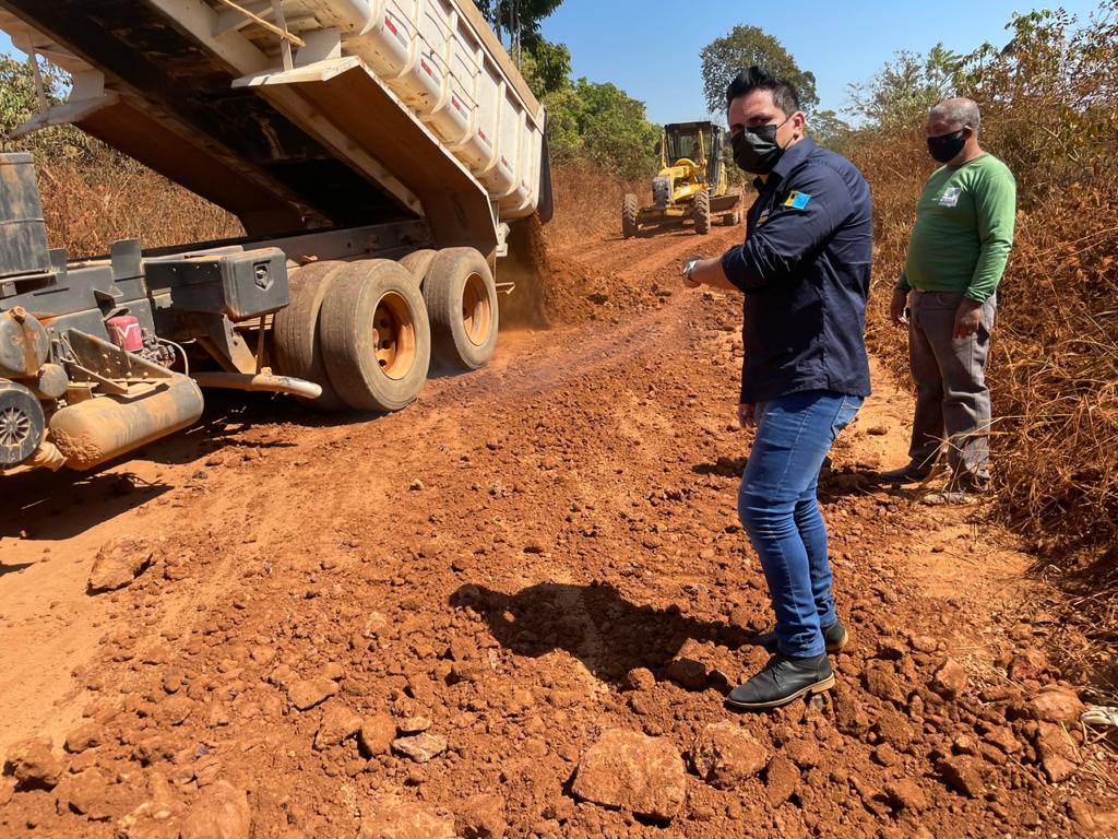 Semagric inicia trabalhos na Colônia Viçosa através de pedidos do vereador Edimilson Dourado - News Rondônia