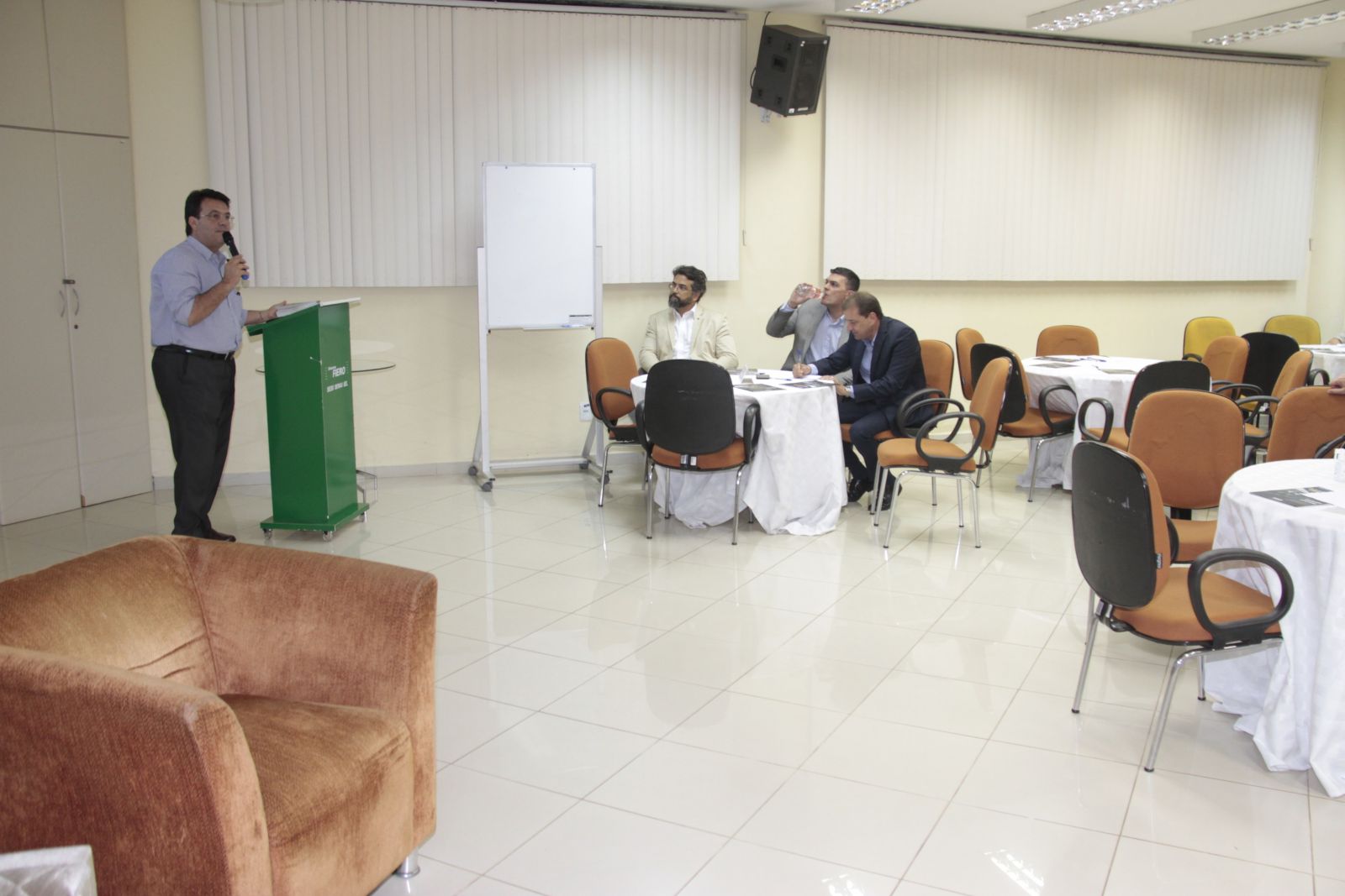HILDON CHAVES AFIRMA QUE INOVAÇÃO É O ELEMENTO ESSENCIAL PARA O DESENVOLVIMENTO DAS CIDADES - News Rondônia