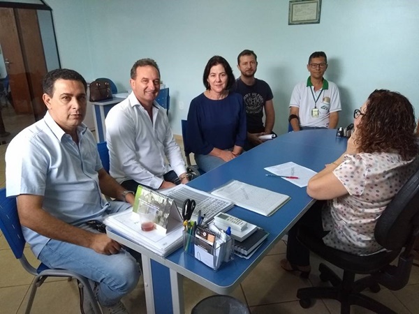ROLIM DE MOURA  PREFEITO ASSINA ESCRITURA DE TRANSFERÊNCIA DE TERRENO PARA CONSTRUÇÃO DA NOVA SEDE DA EMATER - News Rondônia