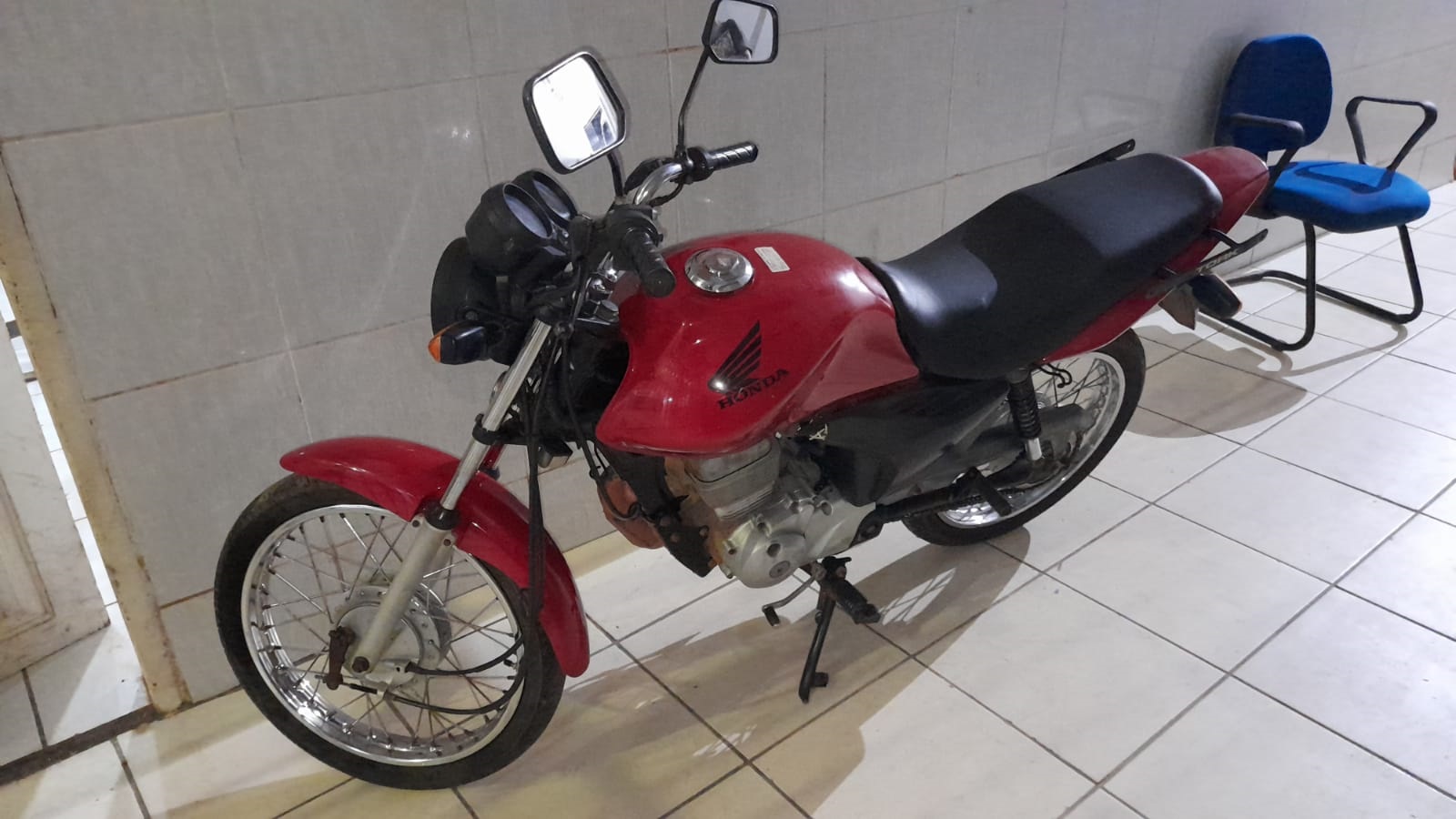 EM FAMÍLIA: Mãe, filho e padrasto são presos com droga, arma e moto roubada - News Rondônia